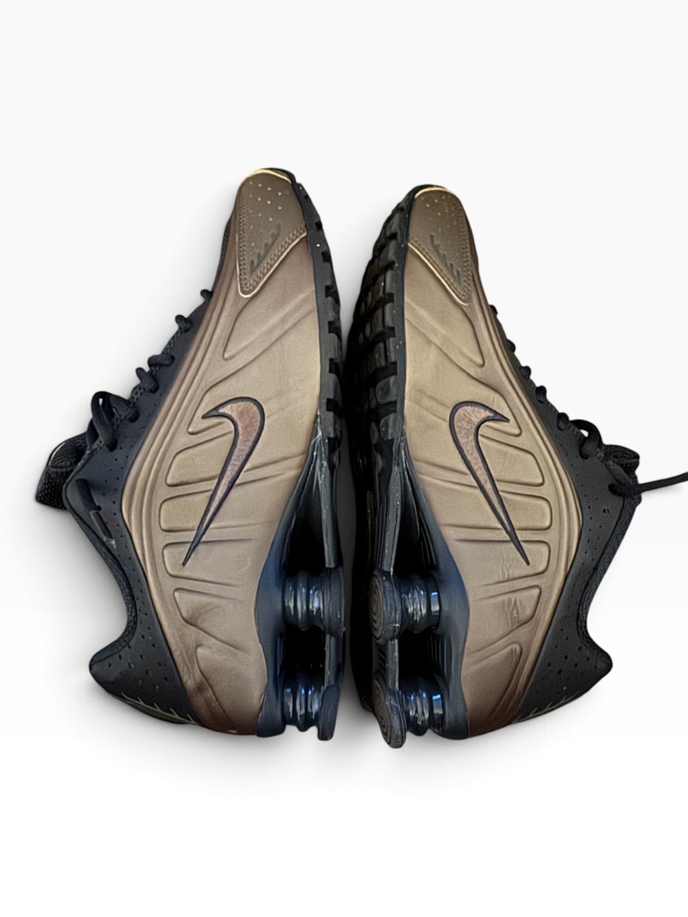 Nike Shox R4 'Off Noir Ironstone' sneakers - Picture 6 of 8